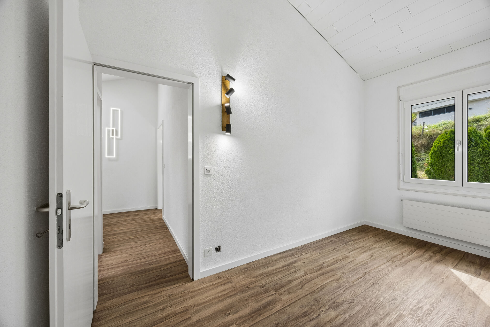 Helles Zimmer mit Vinylboden